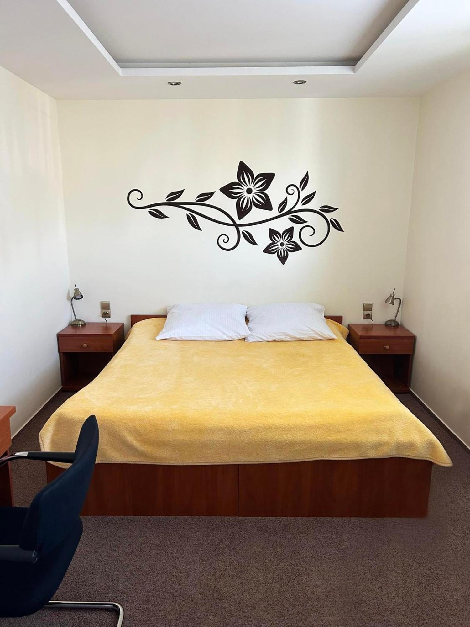Hotel Tirest グレンビシェフ エクステリア 写真